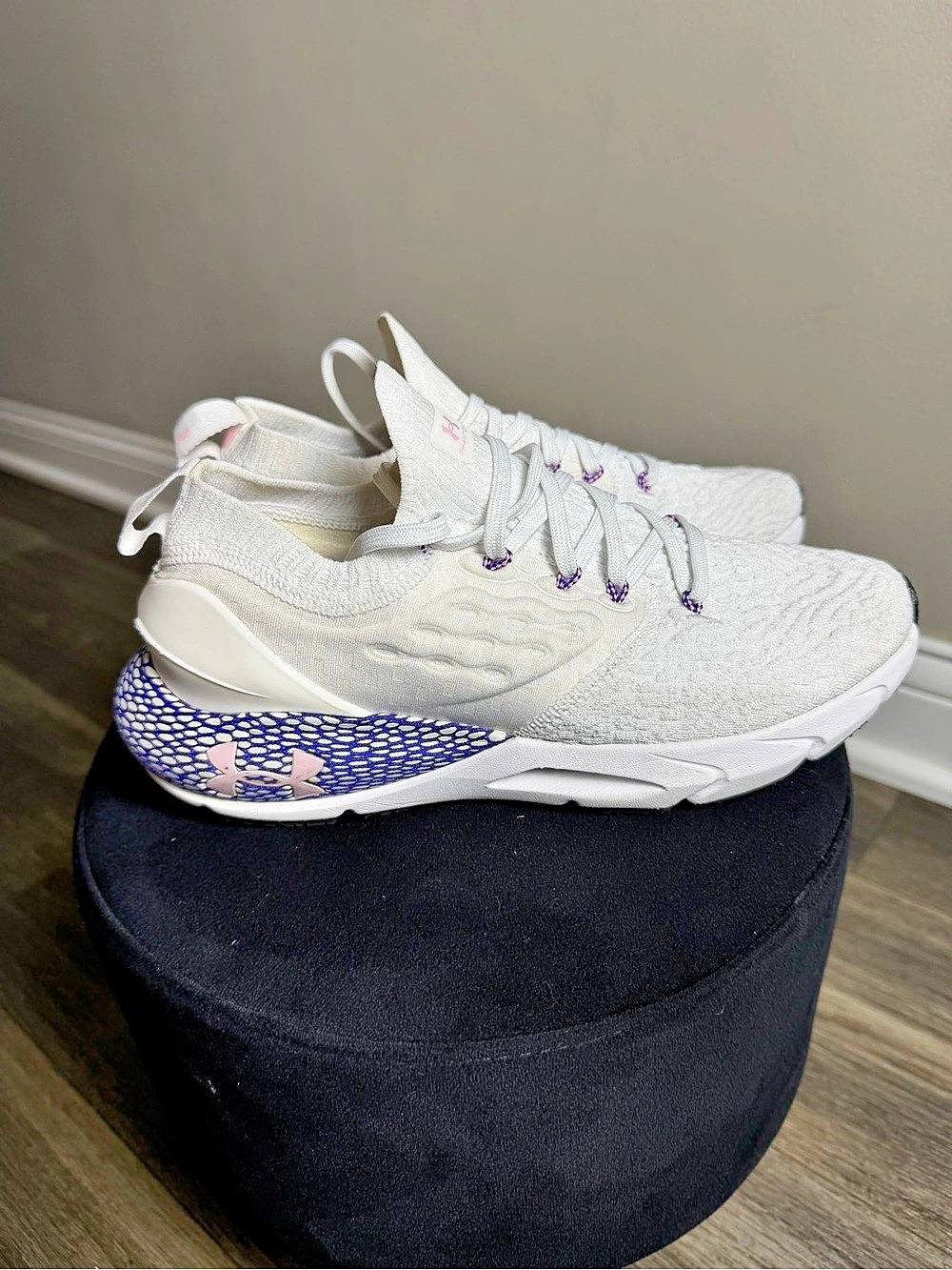 Under Armour Hovr Phantom 2. Women's Athletic Shoes US 8